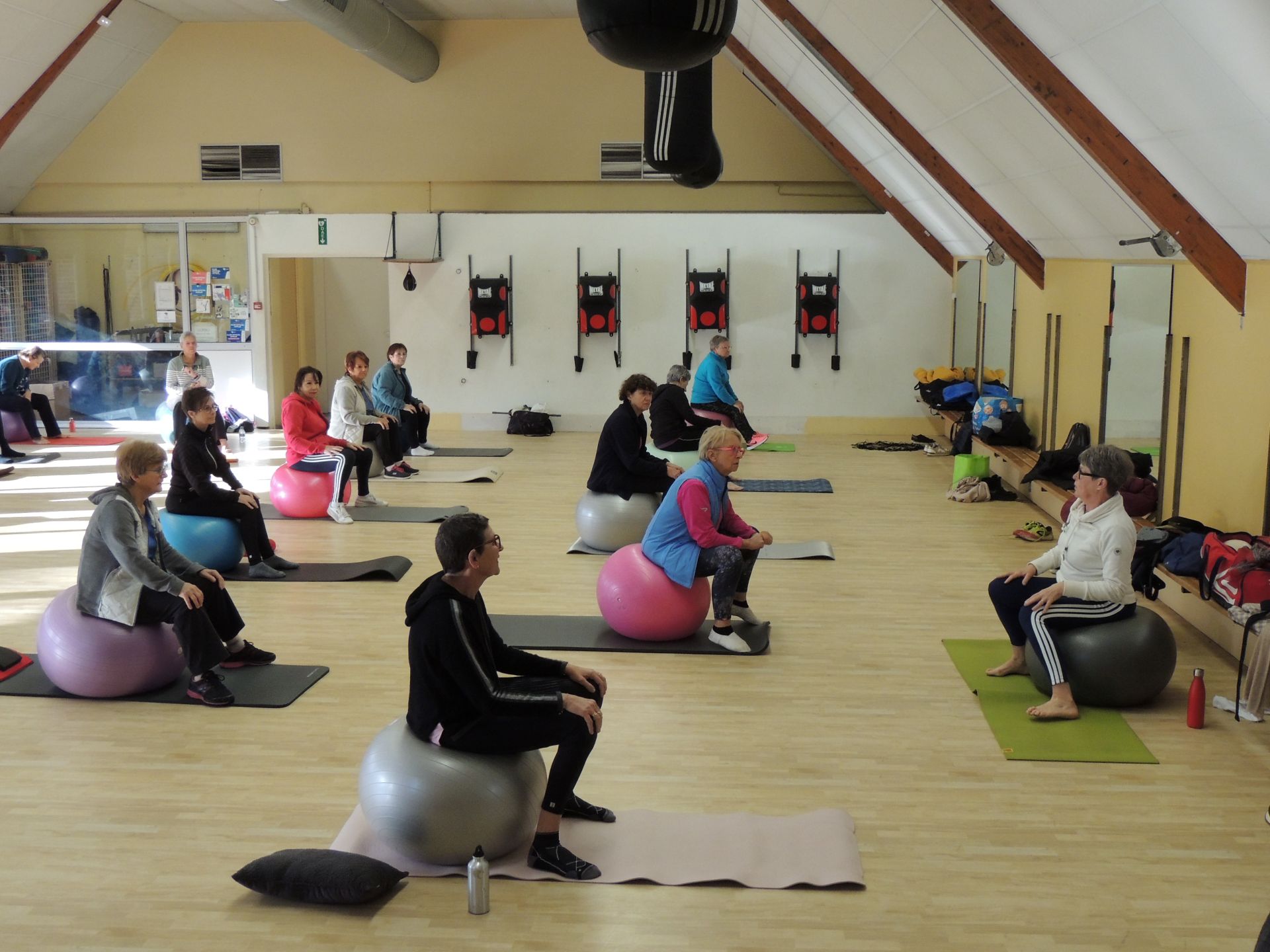 retraite-active-lisieux-gym-ballon-3